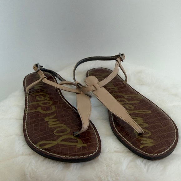 Sam Edelman Gigi Thong Sandal - Picture 3 of 8